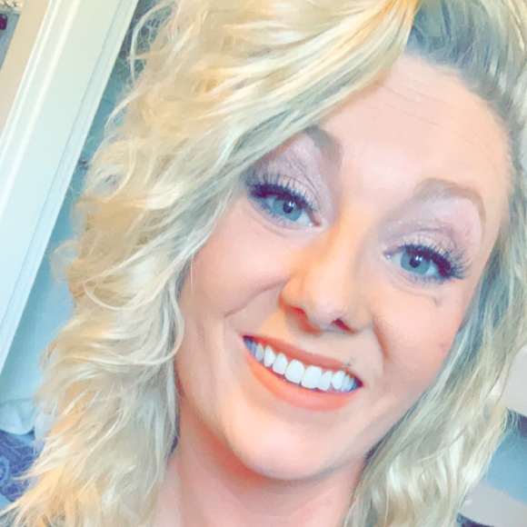 Meet your Posher, Leslie - Picture 5 of 5